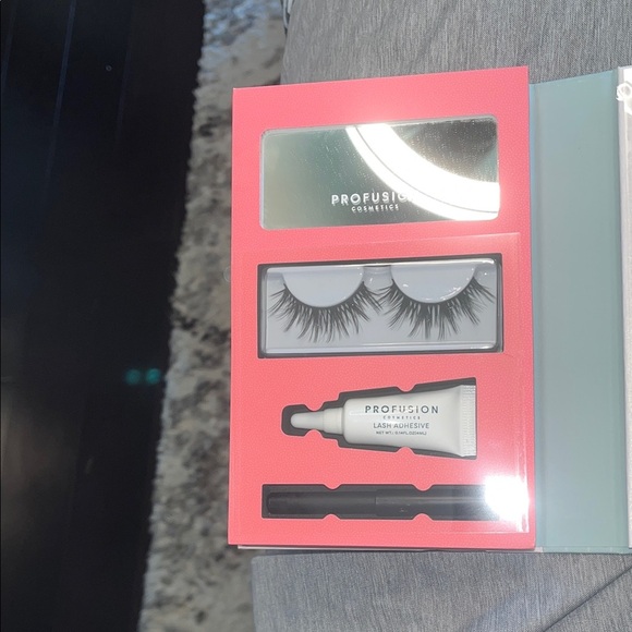 Profusion Cosmetics Merry Moments 44-Piece Makeup Kit - Picture 6 of 8